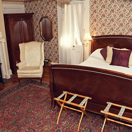 The Carriage Inn Bed And Breakfast Charles Town Buitenkant foto