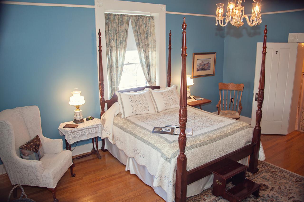 The Carriage Inn Bed And Breakfast Charles Town Buitenkant foto