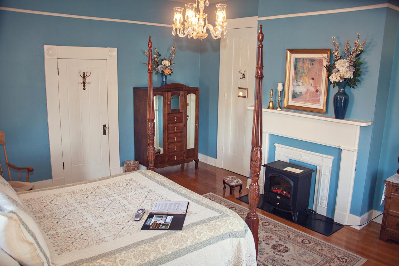 The Carriage Inn Bed And Breakfast Charles Town Buitenkant foto